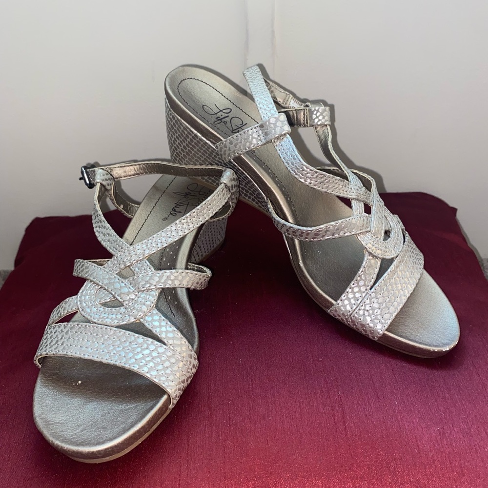 Size 7 life stride silver dotted small wedges